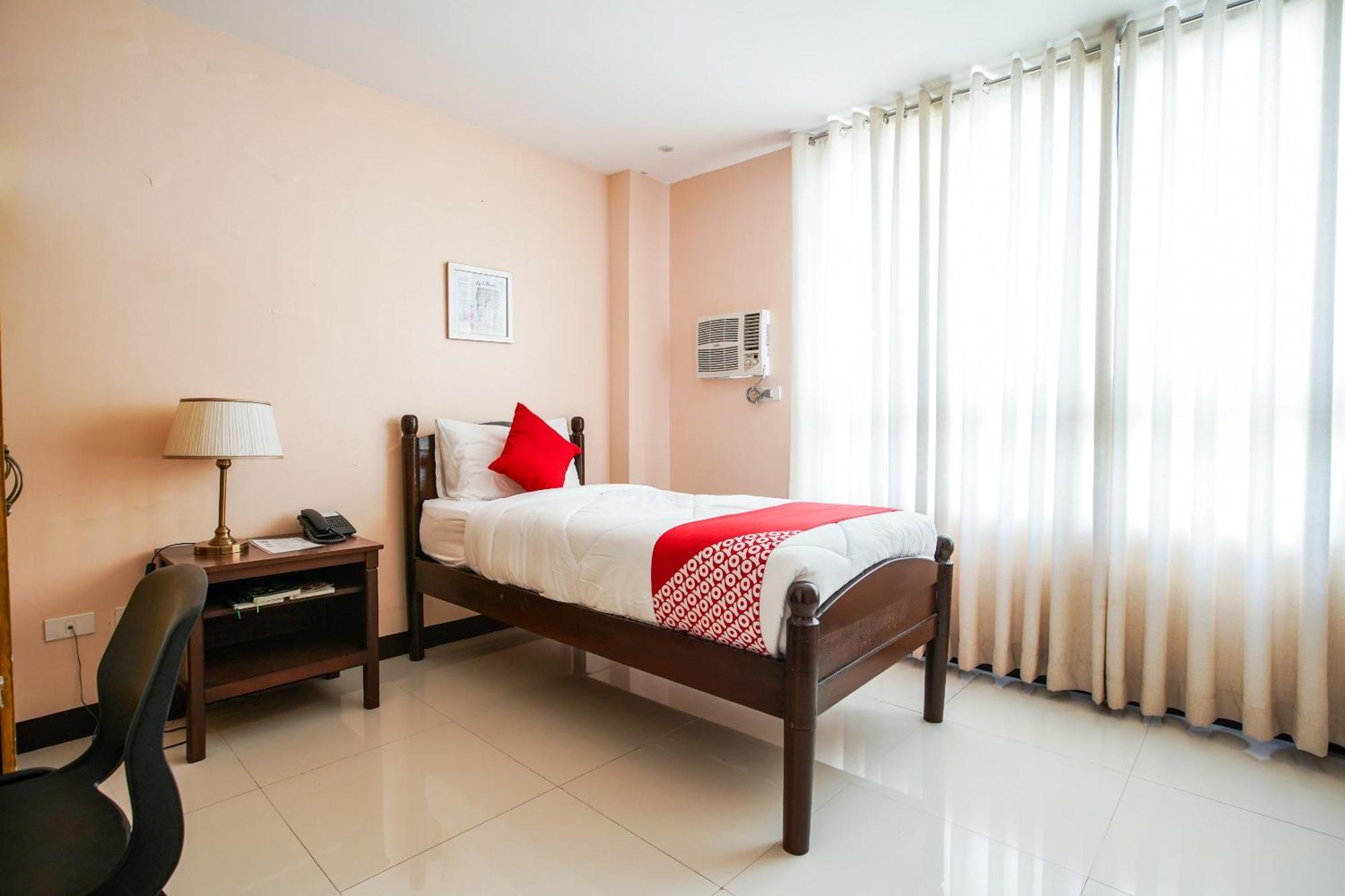 Oyo 236 Hotel Edmundo Pototan Екстериор снимка