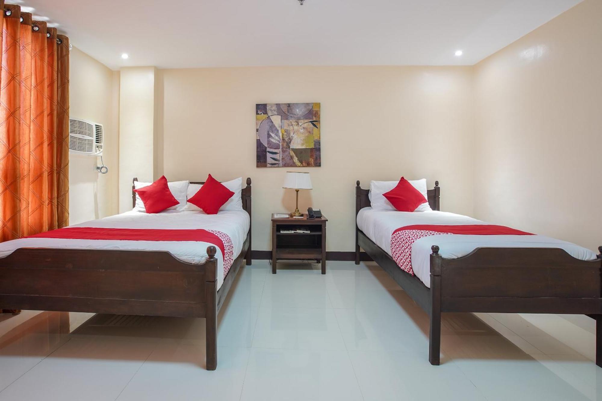 Oyo 236 Hotel Edmundo Pototan Екстериор снимка