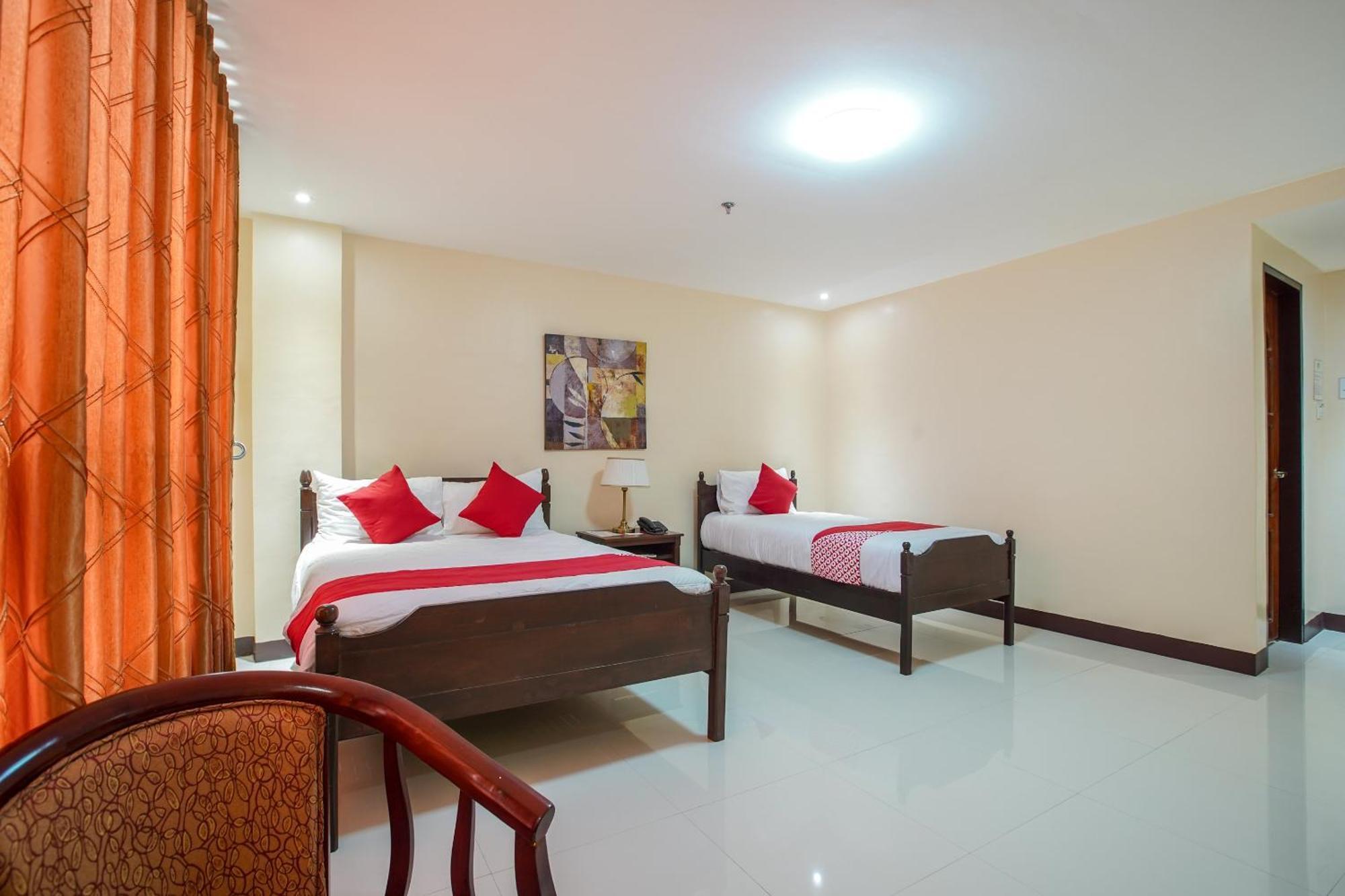 Oyo 236 Hotel Edmundo Pototan Екстериор снимка