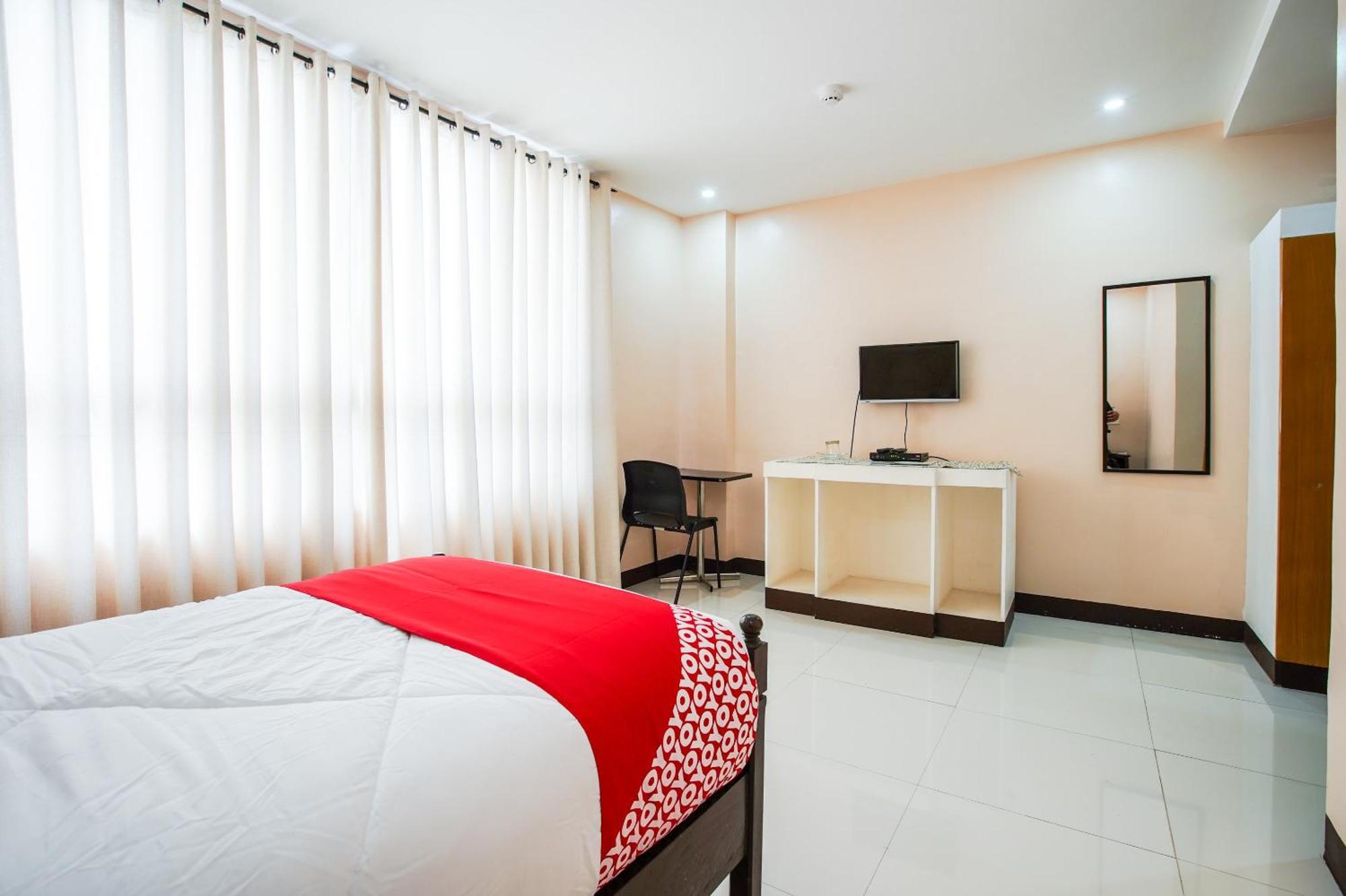 Oyo 236 Hotel Edmundo Pototan Екстериор снимка