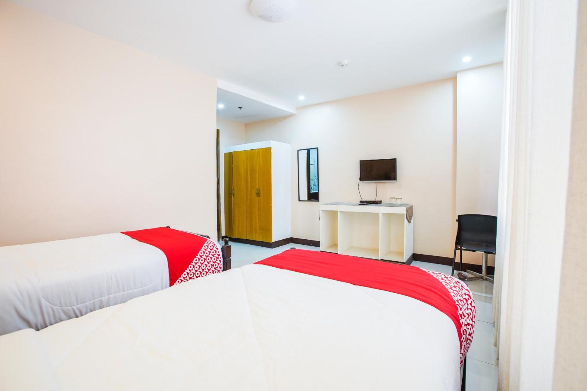 Oyo 236 Hotel Edmundo Pototan Екстериор снимка