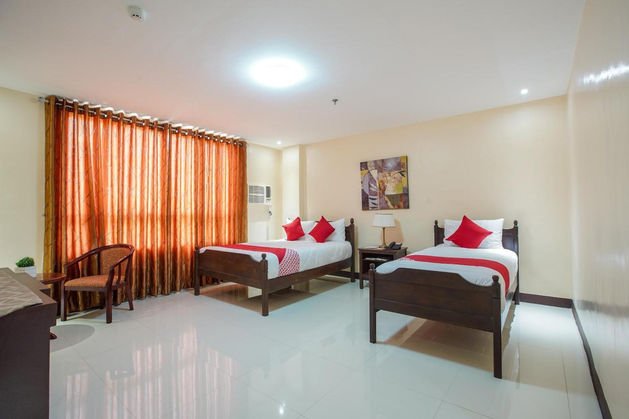 Oyo 236 Hotel Edmundo Pototan Екстериор снимка