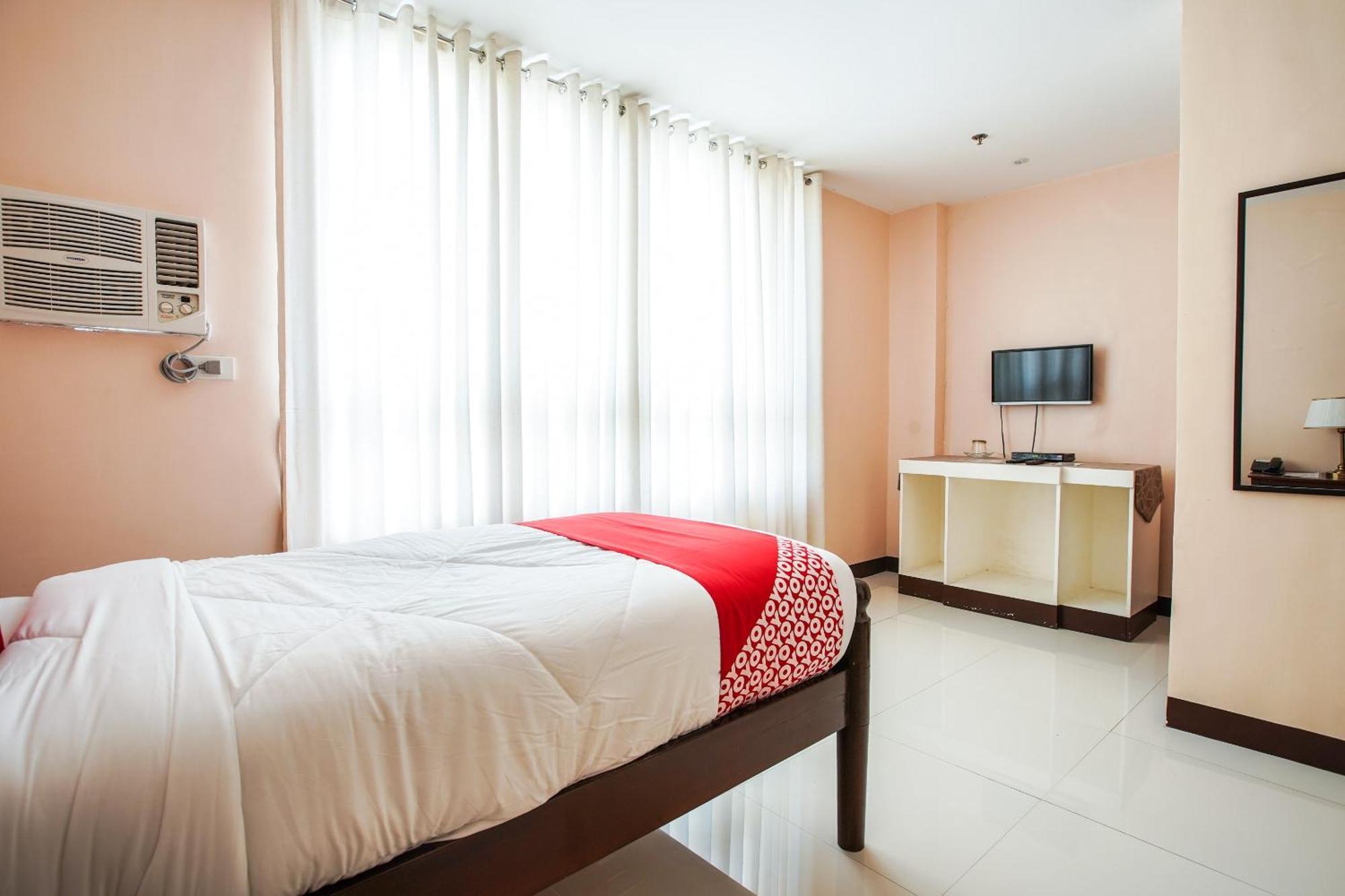 Oyo 236 Hotel Edmundo Pototan Екстериор снимка