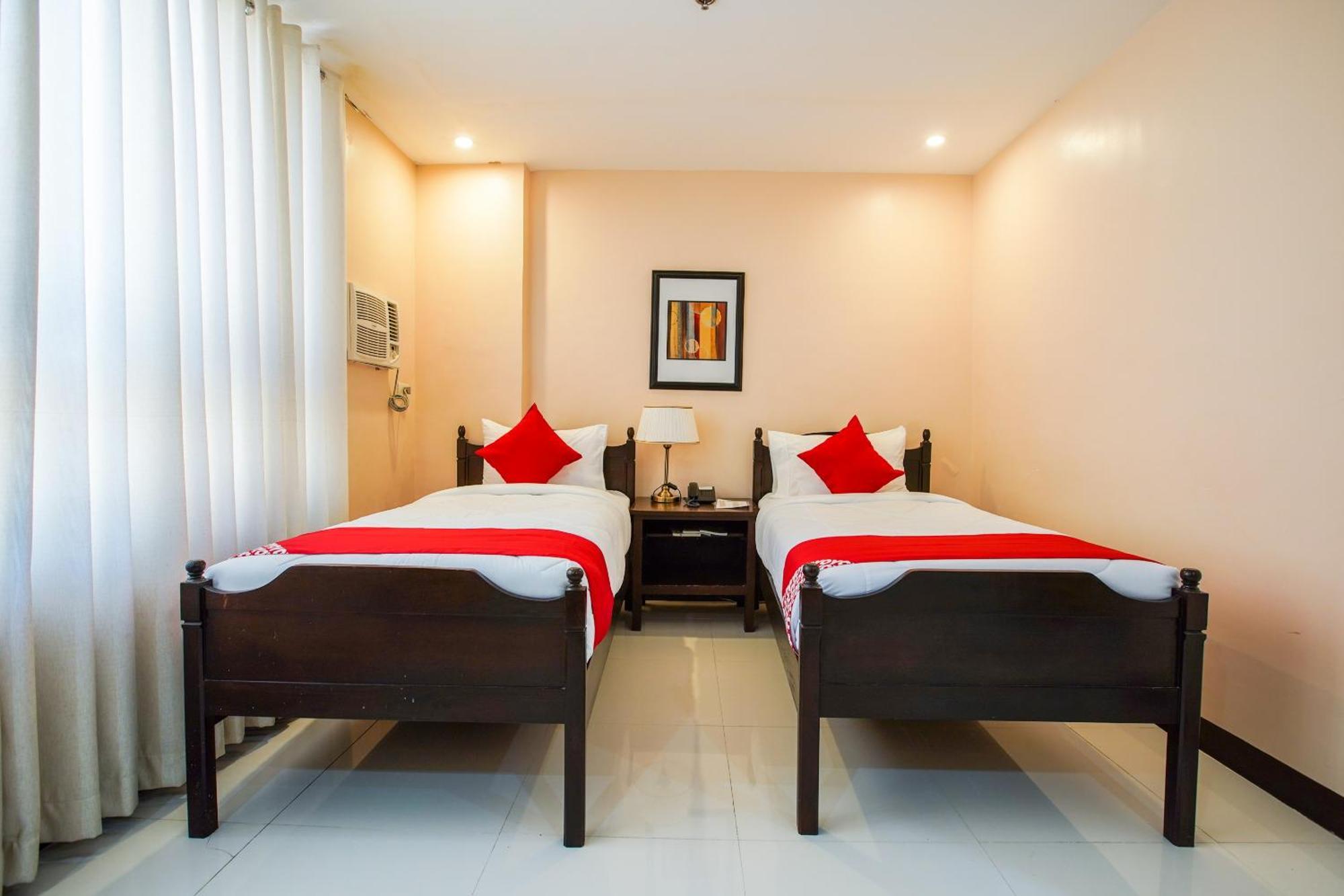 Oyo 236 Hotel Edmundo Pototan Екстериор снимка