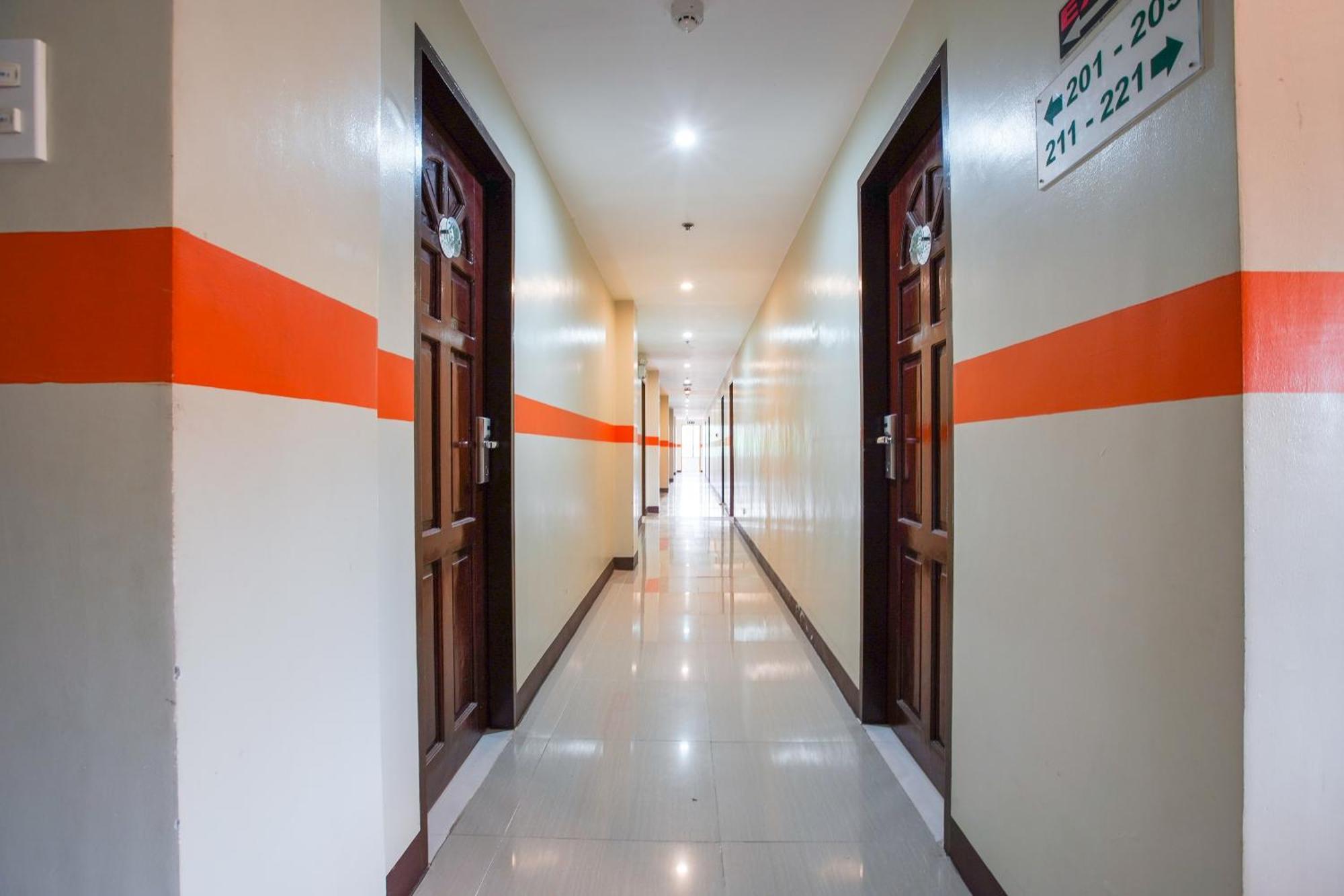 Oyo 236 Hotel Edmundo Pototan Екстериор снимка