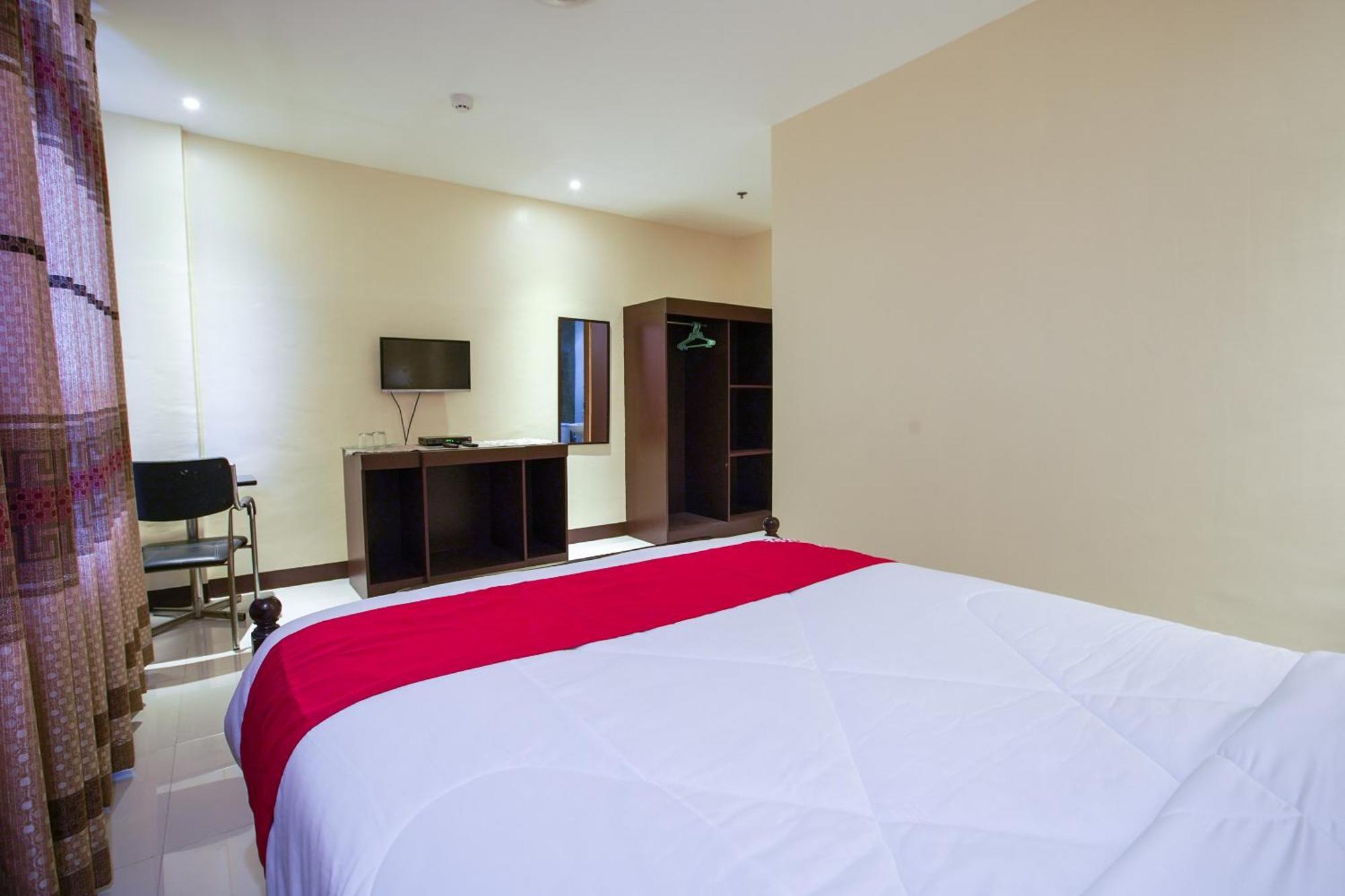Oyo 236 Hotel Edmundo Pototan Екстериор снимка