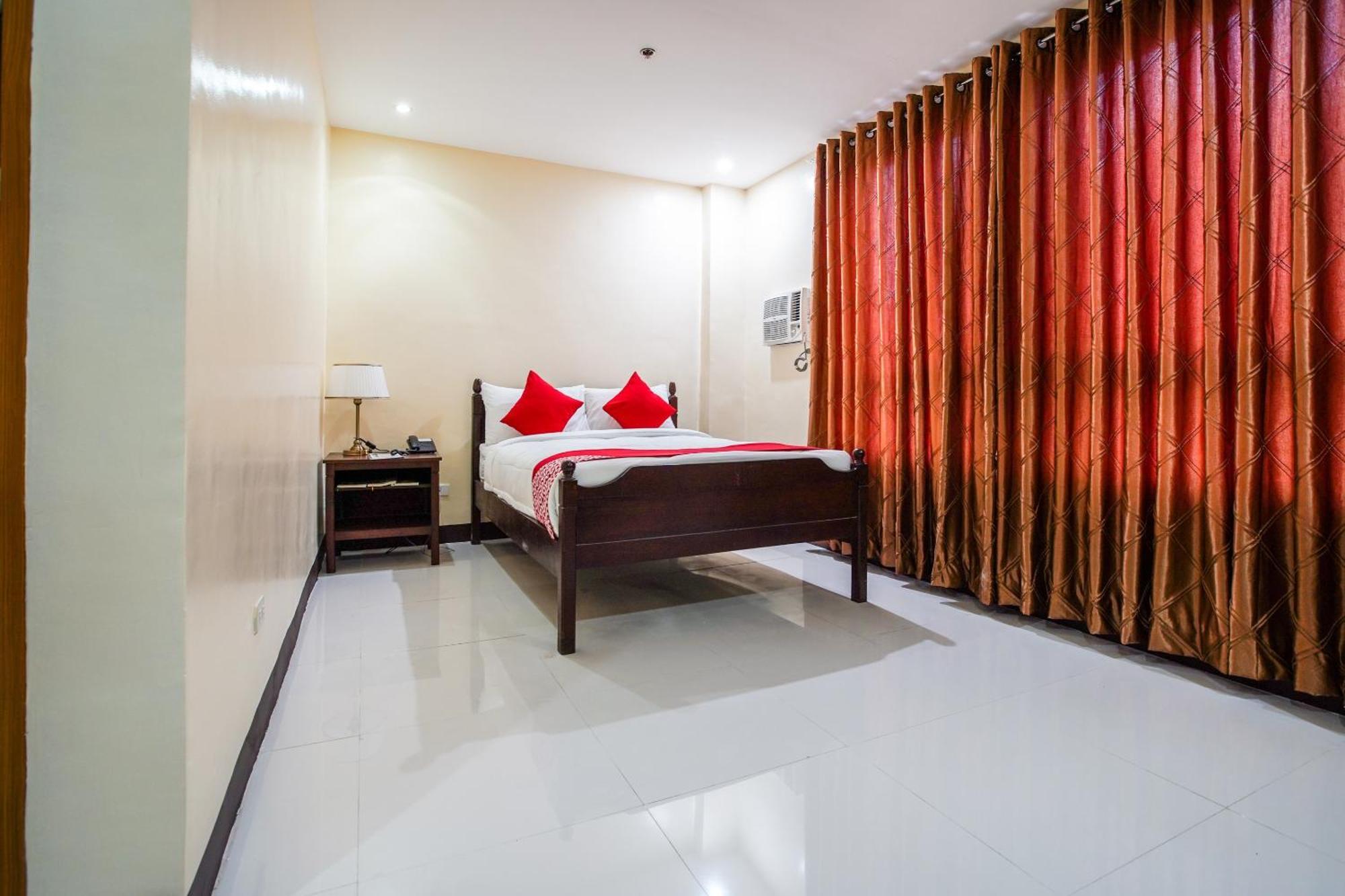 Oyo 236 Hotel Edmundo Pototan Екстериор снимка