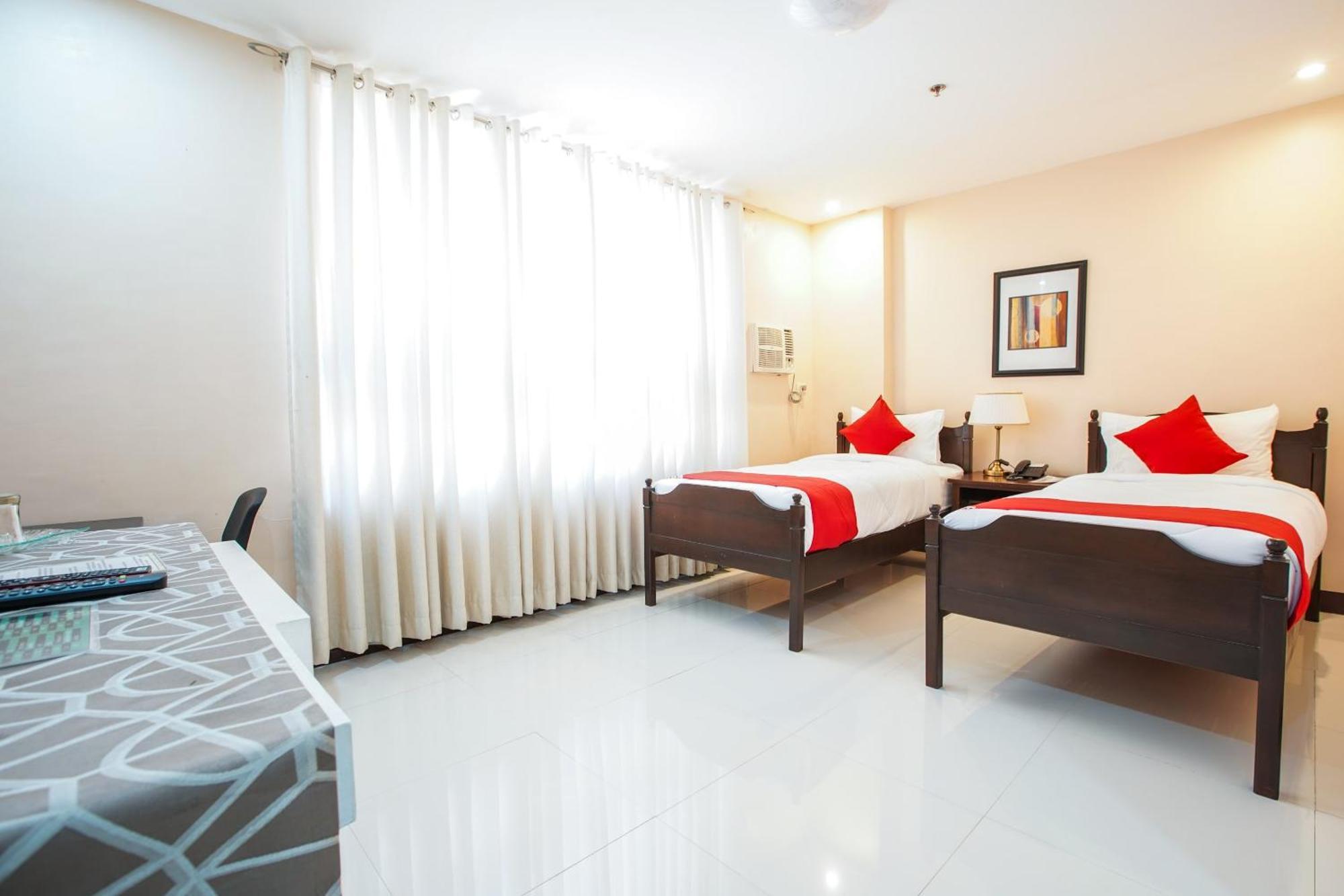 Oyo 236 Hotel Edmundo Pototan Екстериор снимка