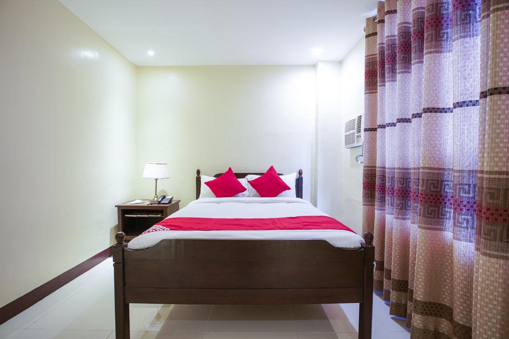 Oyo 236 Hotel Edmundo Pototan Екстериор снимка
