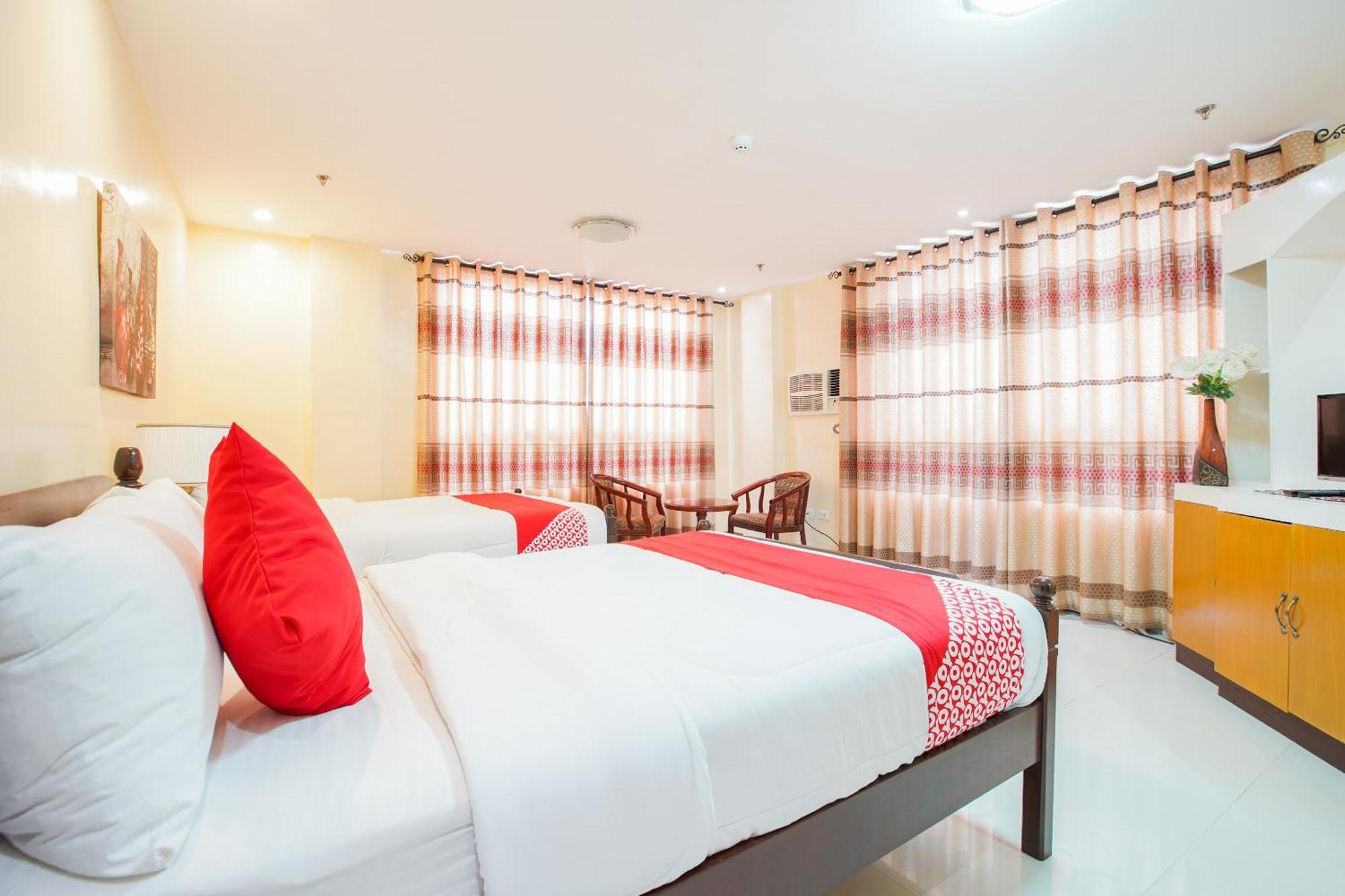 Oyo 236 Hotel Edmundo Pototan Екстериор снимка